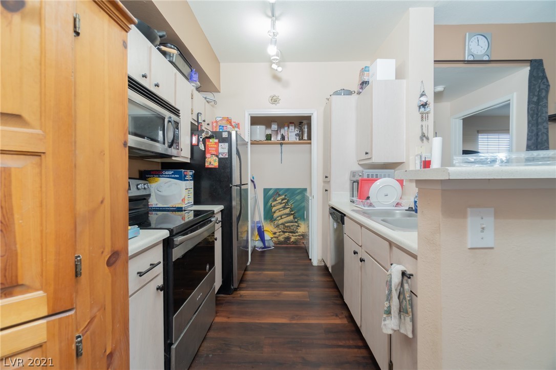 231 West Horizon Ridge Parkway, Unit 917 Henderson, NV 89012 - Photo 4 of 10