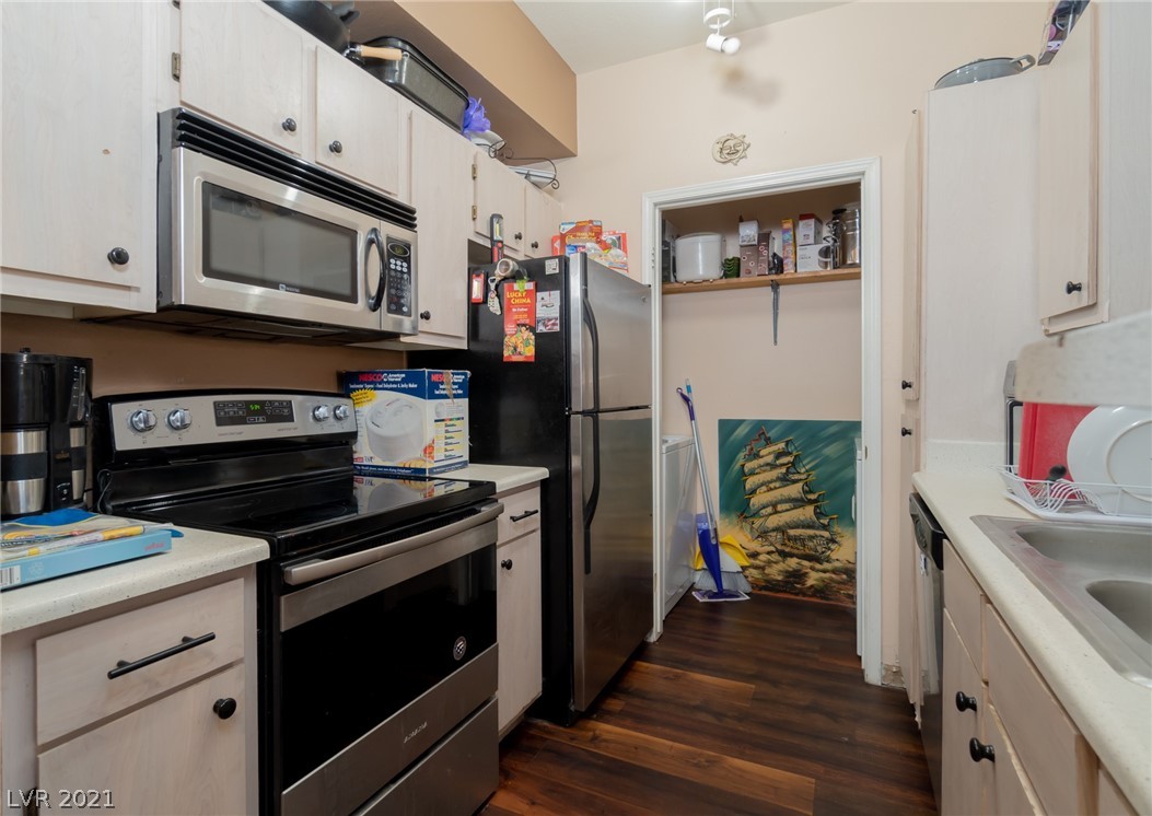 231 West Horizon Ridge Parkway, Unit 917 Henderson, NV 89012 - Photo 7 of 10