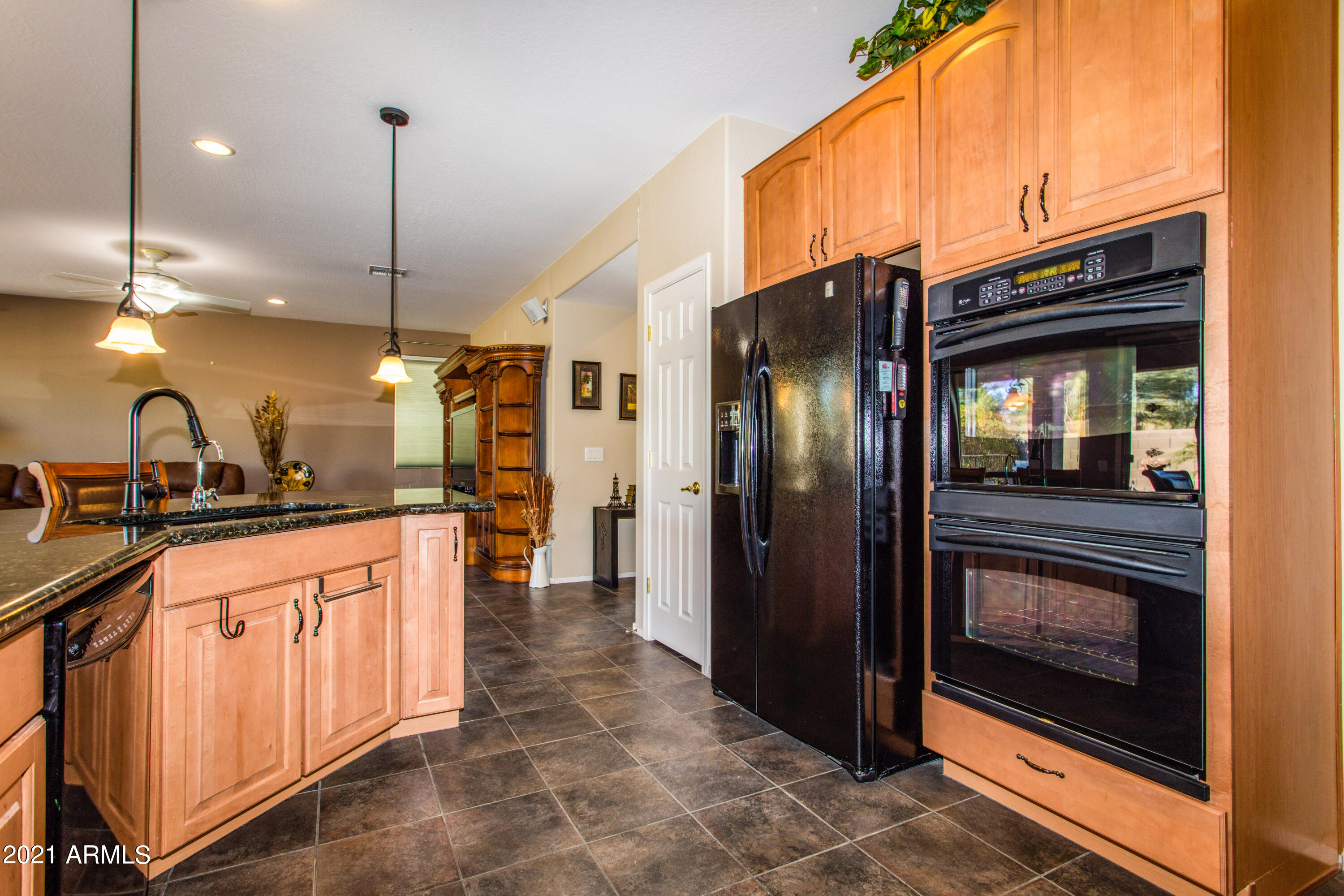 42450 Abbey Road Maricopa, AZ 85138 - Photo 11 of 53 11 Kitchen