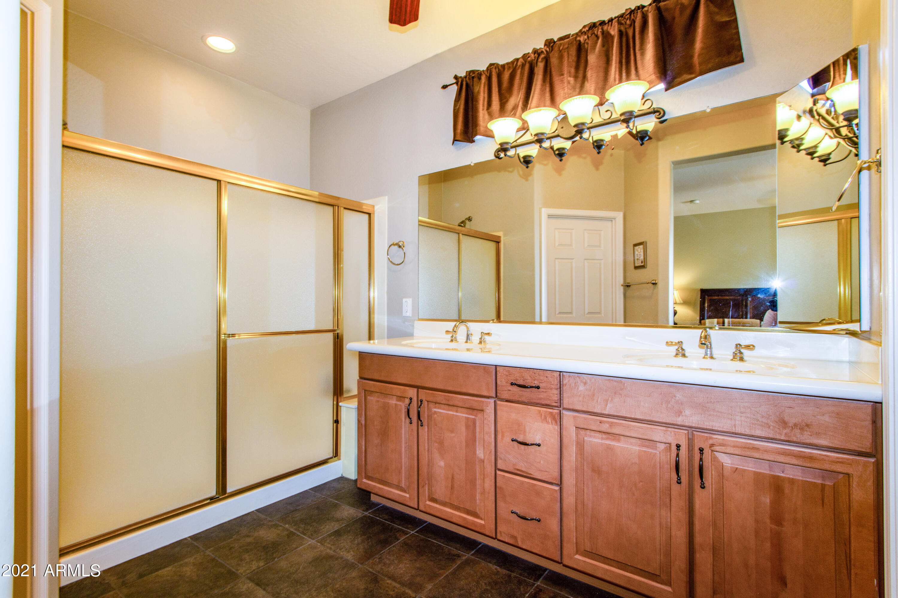 42450 Abbey Road Maricopa, AZ 85138 - Photo 19 of 53 19 Master Bathroom