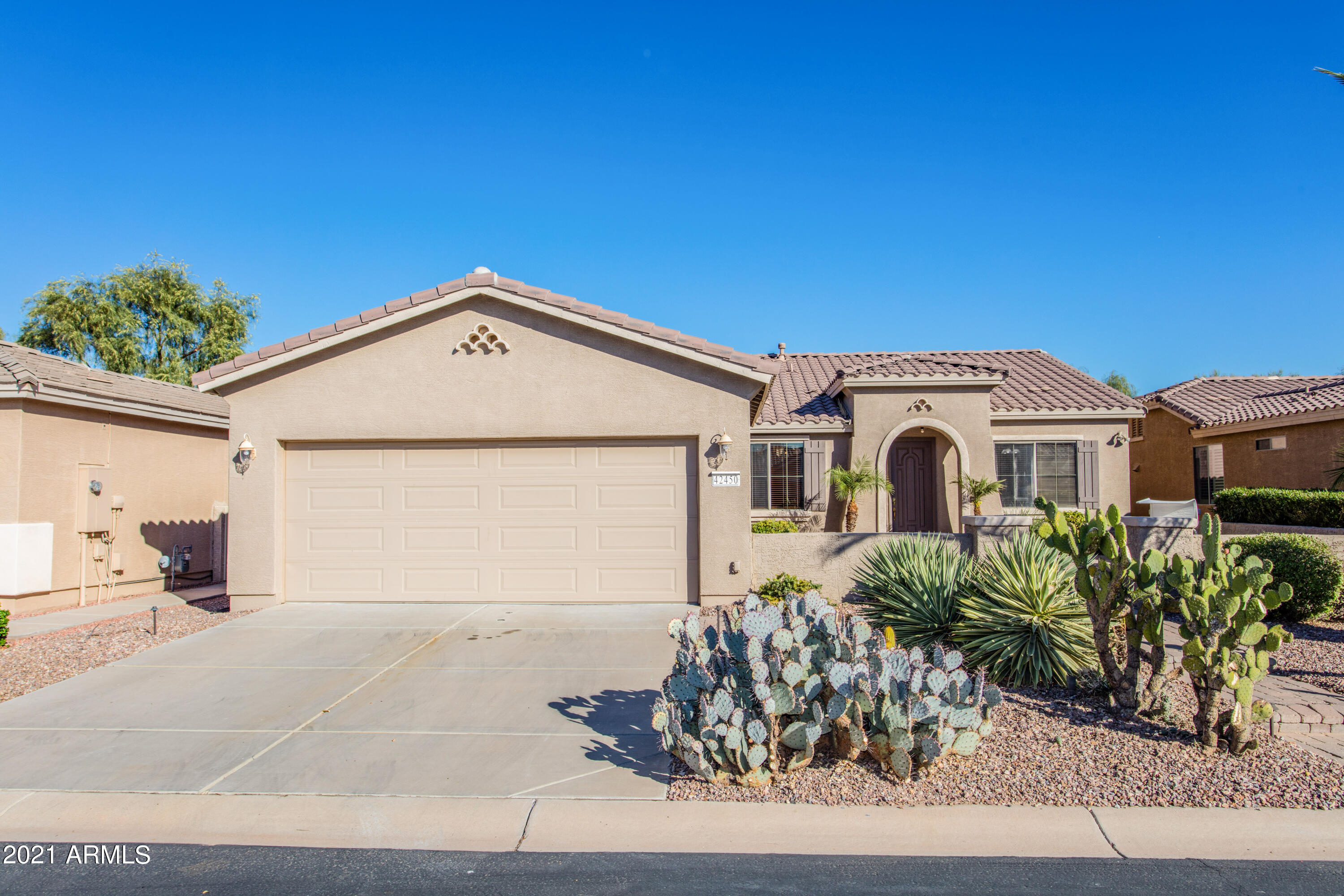 42450 Abbey Road Maricopa, AZ 85138 - Photo 2 of 53 02 Front