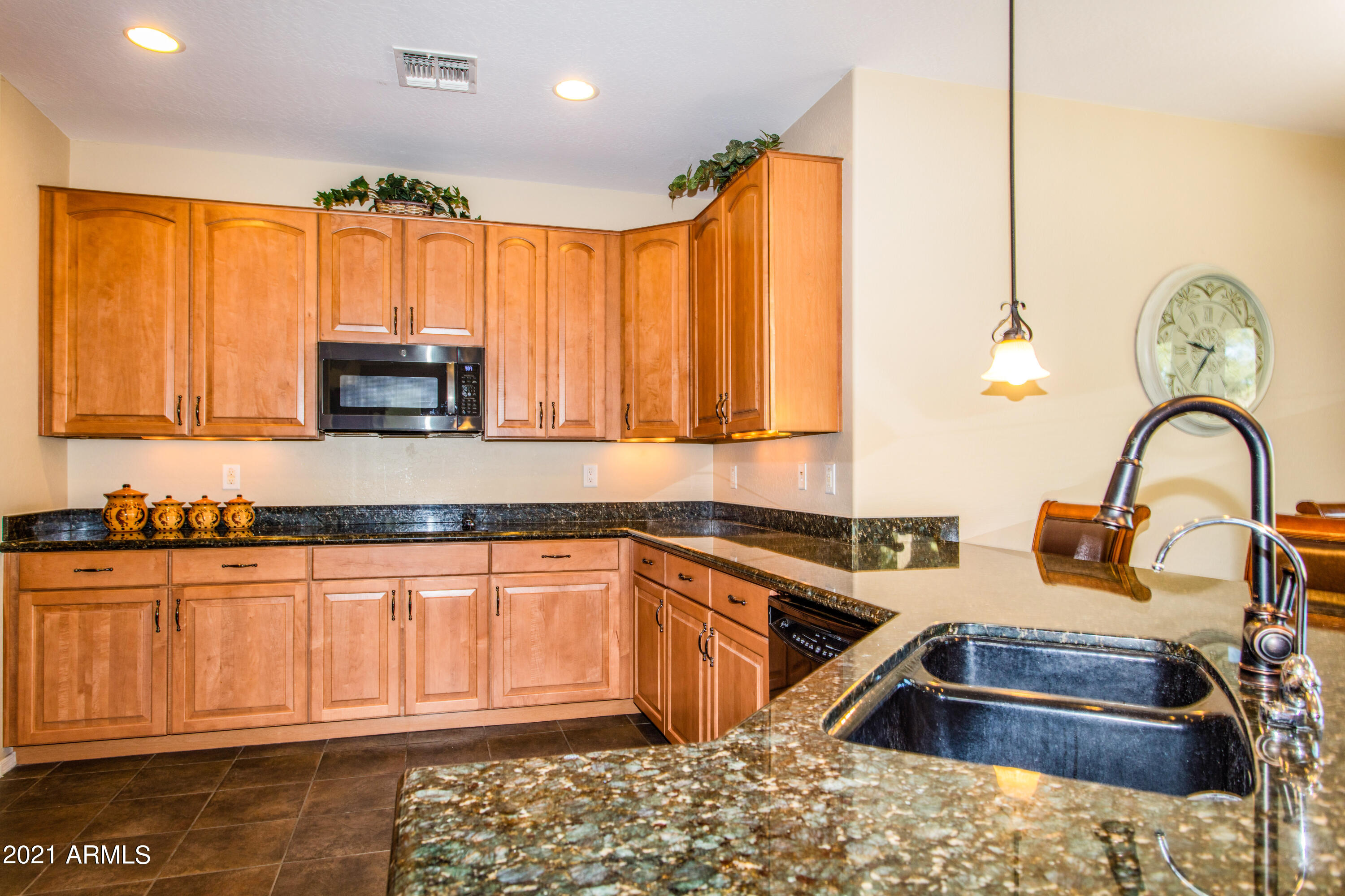 42450 Abbey Road Maricopa, AZ 85138 - Photo 10 of 53 10 Kitchen