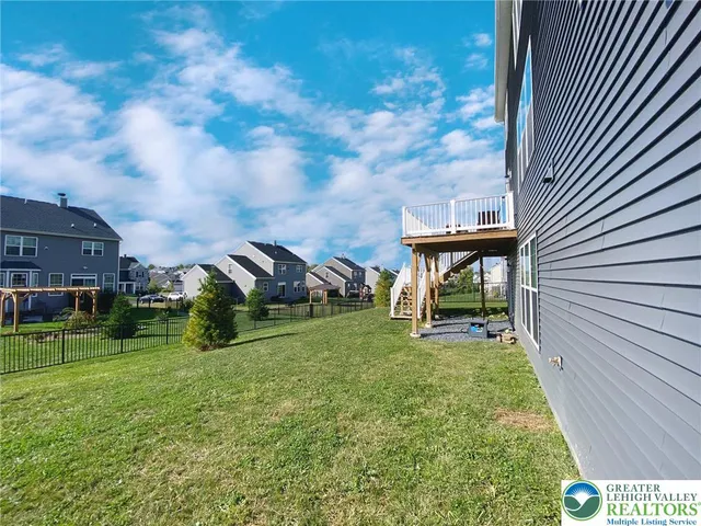 a view of a back yard of the house