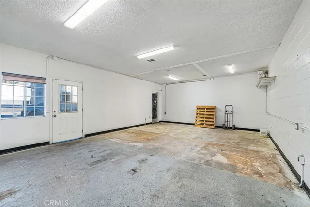 a view of a livingroom with an empty space