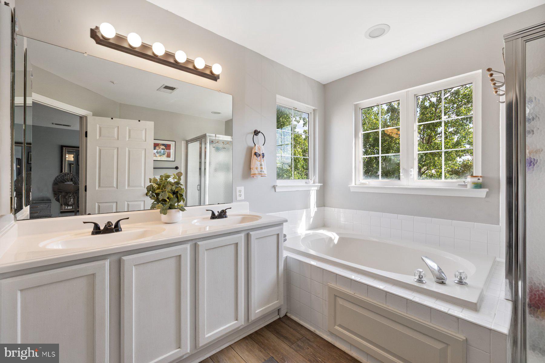 1700 Derrs Square West Frederick, MD 21701 - Photo 17 of 33 Primary bath w/ soaking tub