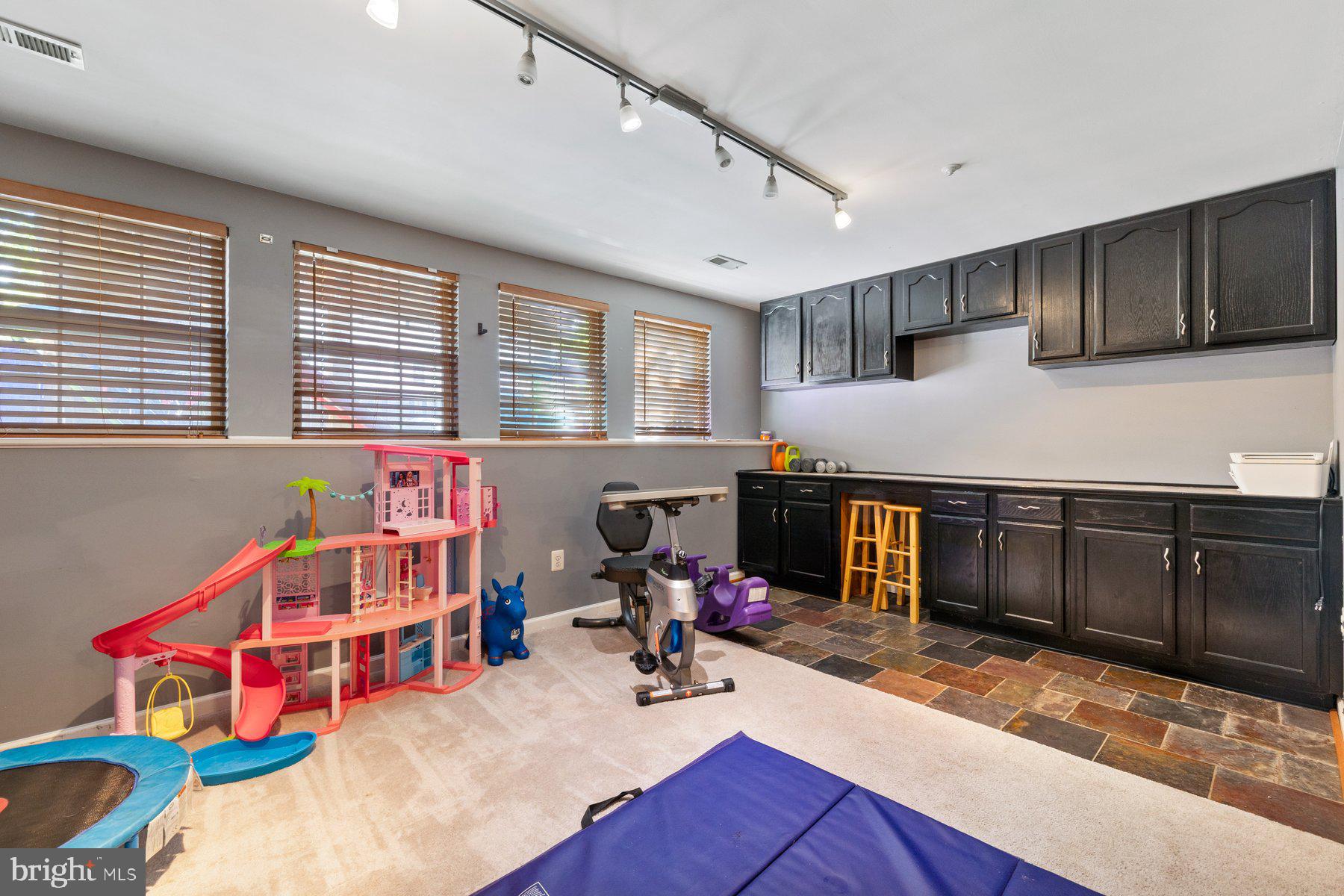 1700 Derrs Square West Frederick, MD 21701 - Photo 24 of 33 w/ Bar space