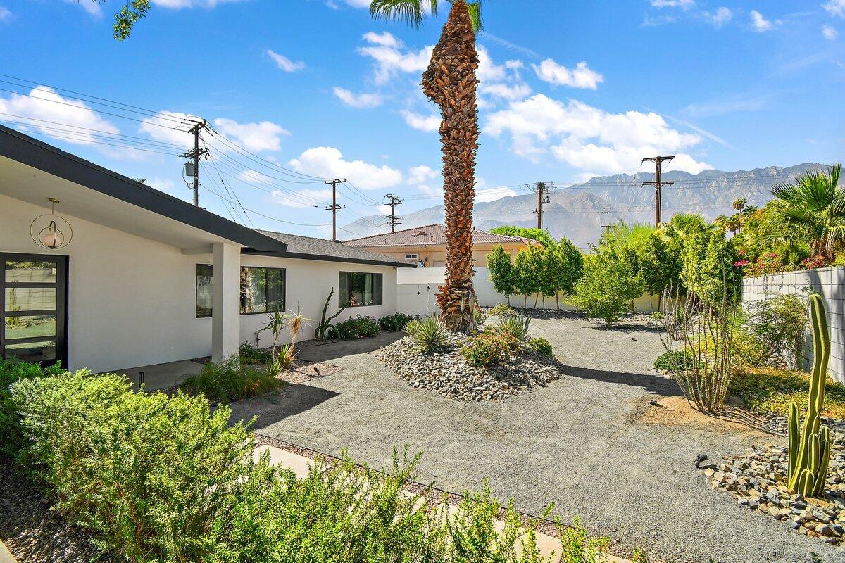 565 West Yorba Road Palm Springs, CA 92262 - Photo 5 of 70 RIL_6999