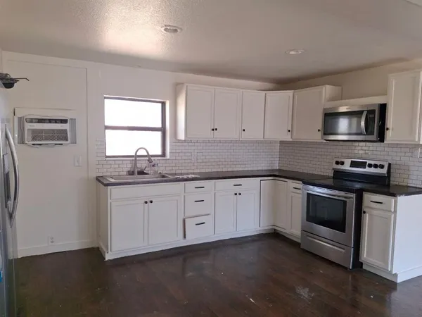 $1,395 | 603 East 10th Street, Kemp, TX 75143