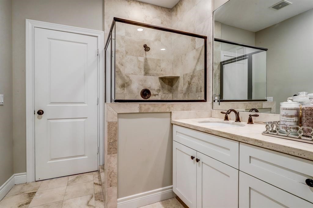 916 Lawrence Street, Unit C Houston, TX 77008 - Photo 24 of 36 Gallery Image 24