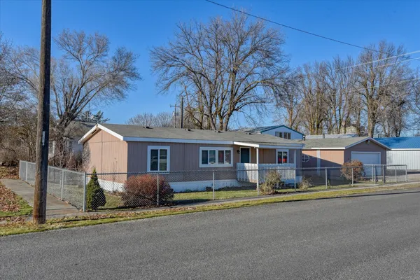 $199,900 | 214 South B Street, Sprague, WA 99032