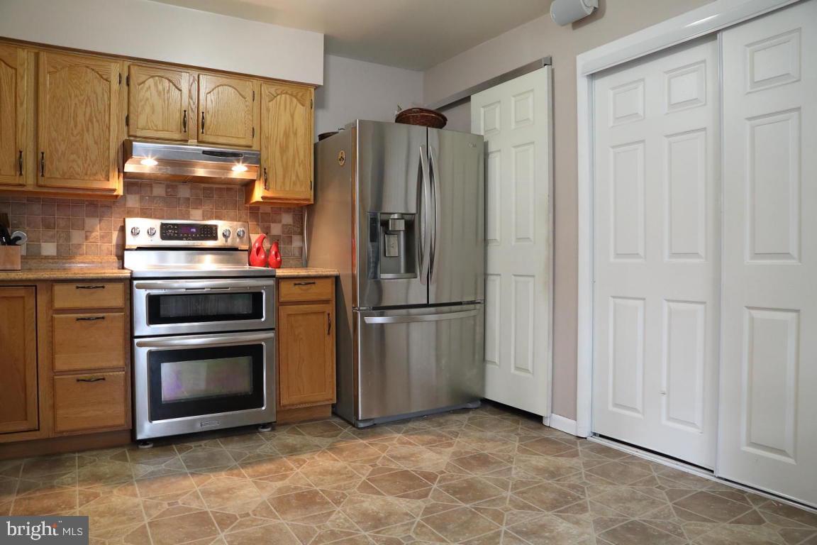 114 Noble Street Lititz, PA 17543 - Photo 8 of 16