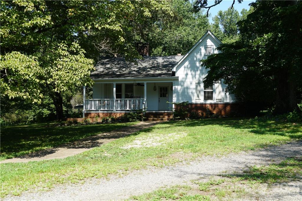 112 John Smith Road Rutherfordton, NC 28139 - Photo 1 of 48 a front view of house with yard and green space