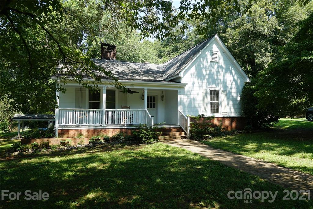 112 John Smith Road Rutherfordton, NC 28139 - Photo 2 of 48 a front view of house with yard and green space
