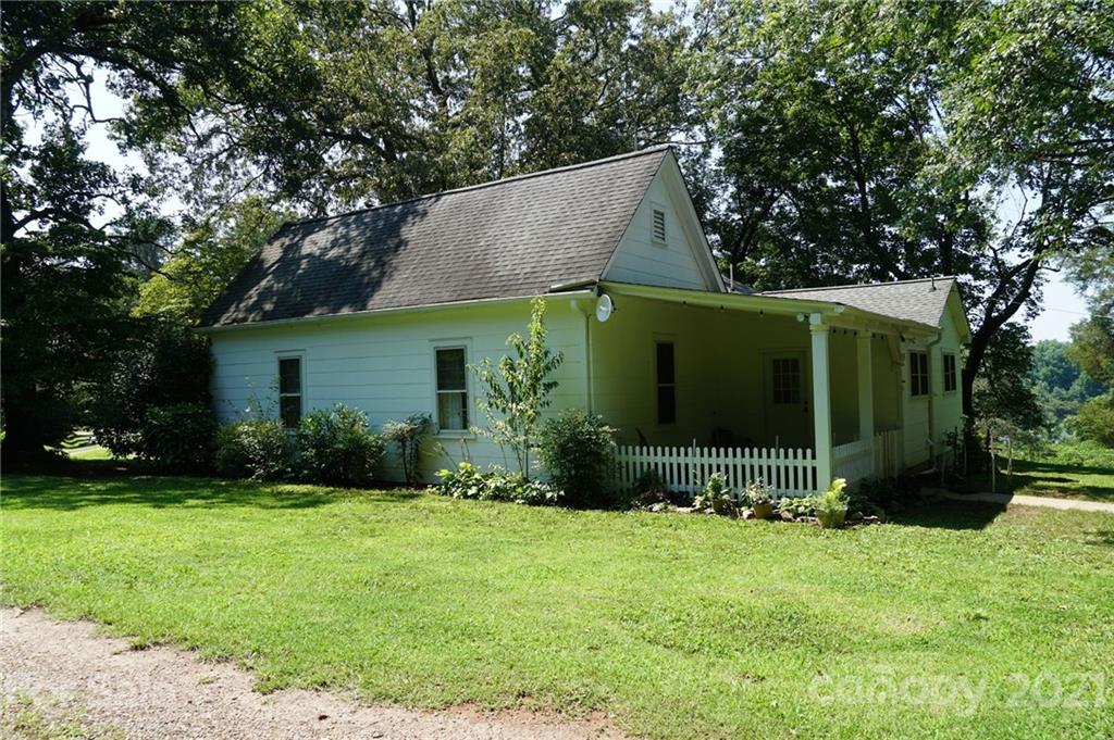 112 John Smith Road Rutherfordton, NC 28139 - Photo 4 of 48 a view of a house with garden and yard