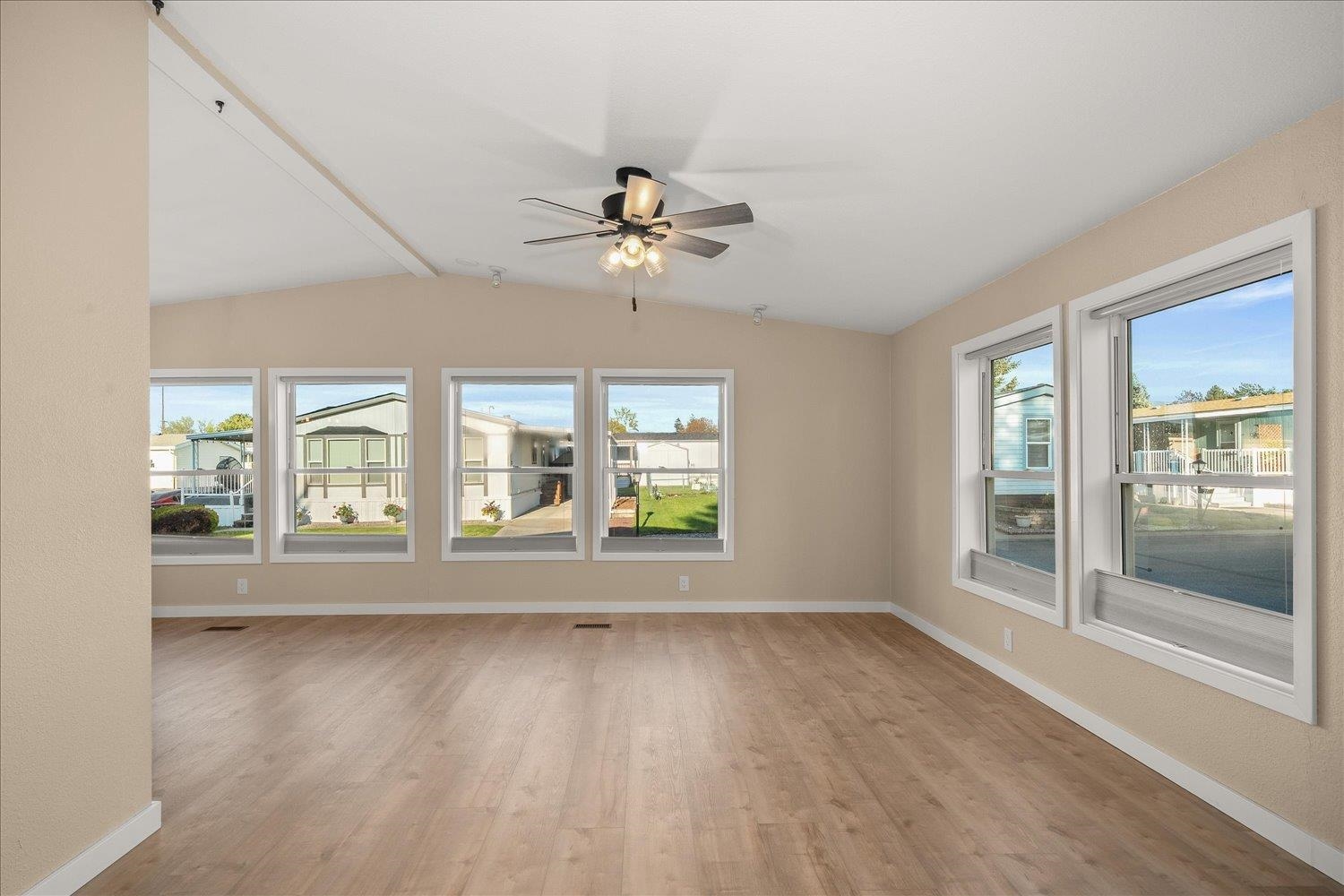 304 South Conklin Road, Unit 46 Spokane Valley, WA 99037 - Photo 9 of 32 Gallery Image 9