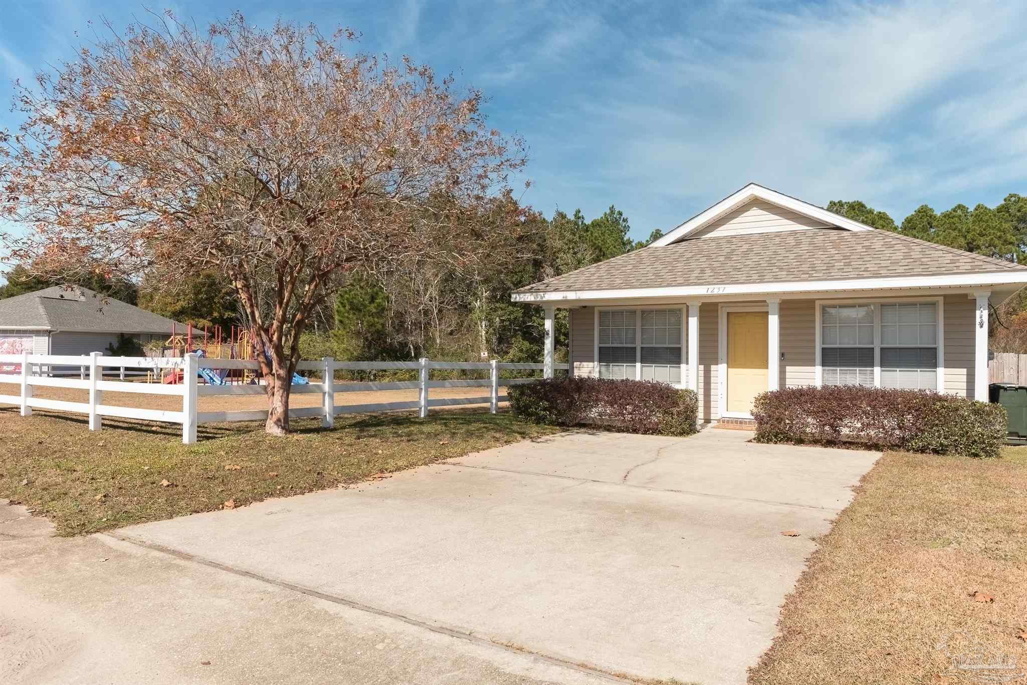 1237 Brownfield Road Pensacola, FL 32526 - Photo 3 of 26