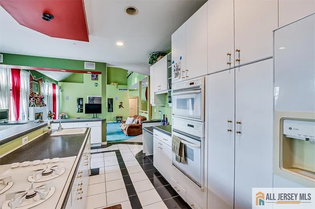 a view of an outdoor kitchen