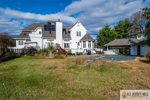 $899,000 | 824 Windsor Perrineville Road, East Windsor, NJ 08520