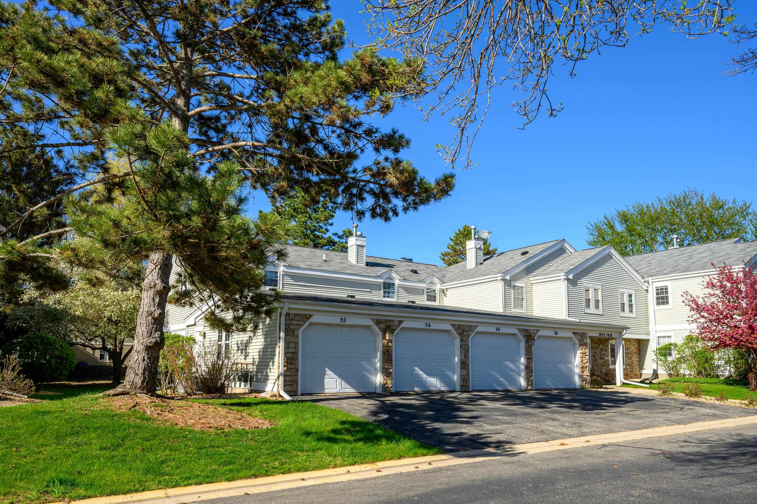 7832 East Oakbridge Way Madison, WI 53717 - Photo 2 of 34