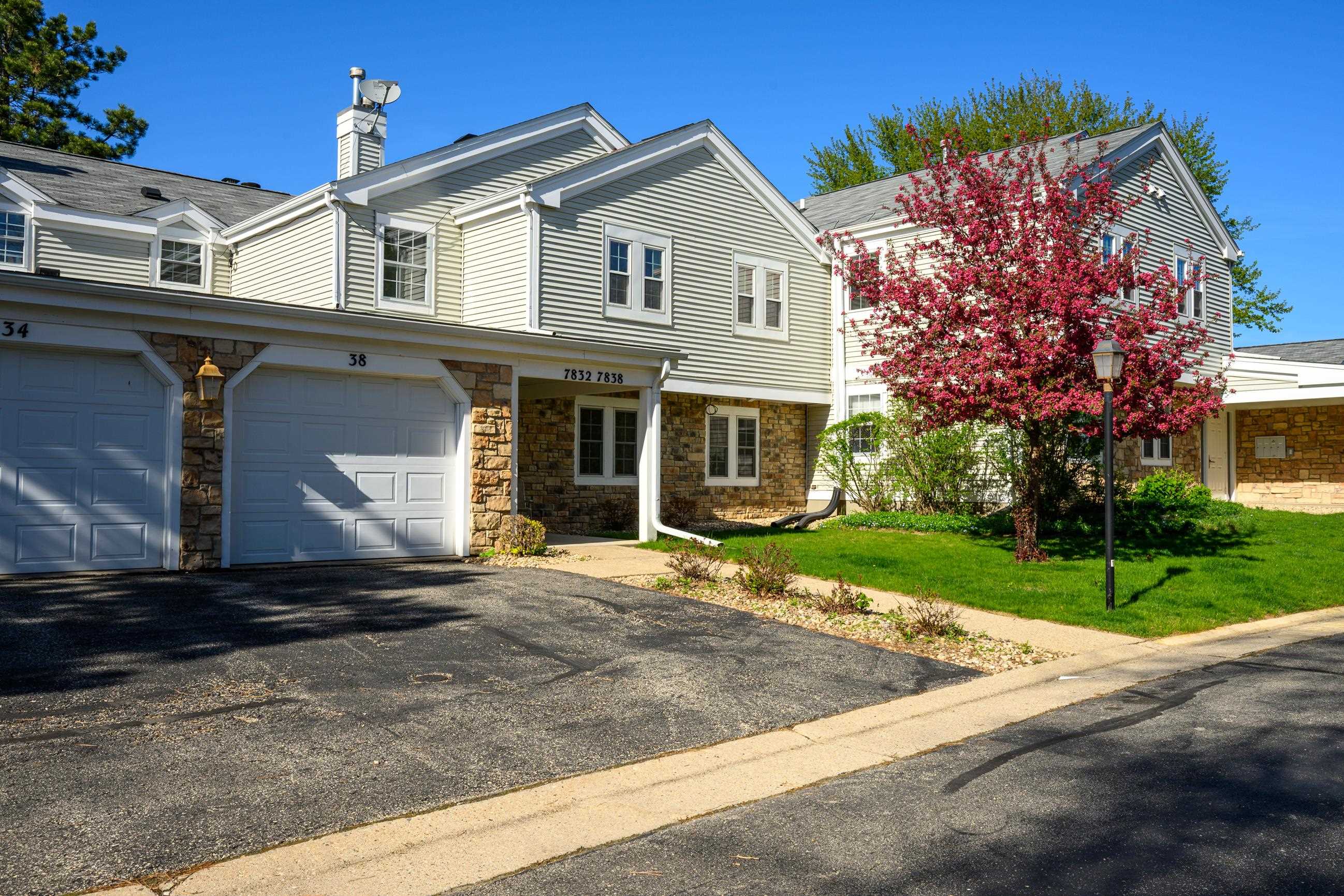 7832 East Oakbridge Way Madison, WI 53717 - Photo 3 of 34