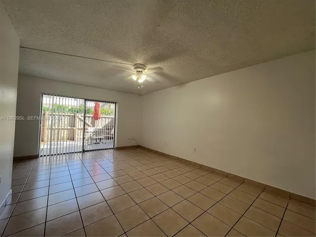 $2,300 | 407 Palm Circle East, Pembroke Pines, FL 33025