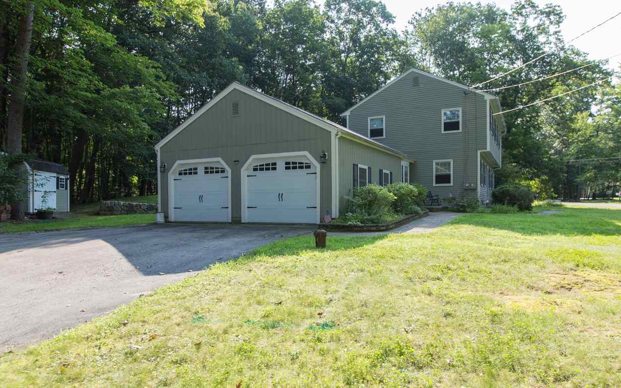 1 Hunters Lane Merrimack, NH 03054 - Photo 3 of 40 Gallery Image 3
