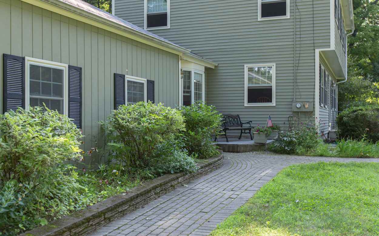 1 Hunters Lane Merrimack, NH 03054 - Photo 4 of 40 Gallery Image 4
