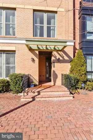 $4,950 | 1222 Main Line Boulevard, Unit 102, Alexandria, VA 22301