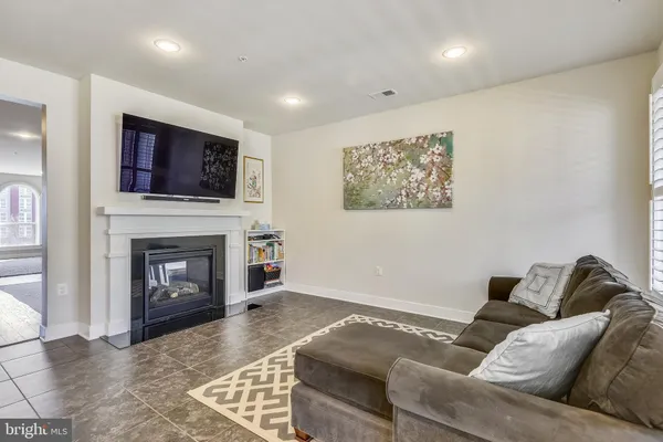 $4,950 | 1222 Main Line Boulevard, Unit 102, Alexandria, VA 22301