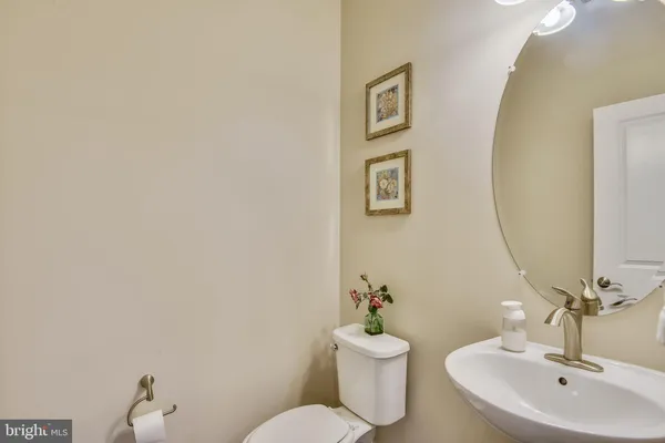 $4,950 | 1222 Main Line Boulevard, Unit 102, Alexandria, VA 22301