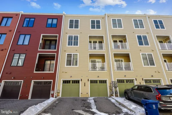 $4,950 | 1222 Main Line Boulevard, Unit 102, Alexandria, VA 22301