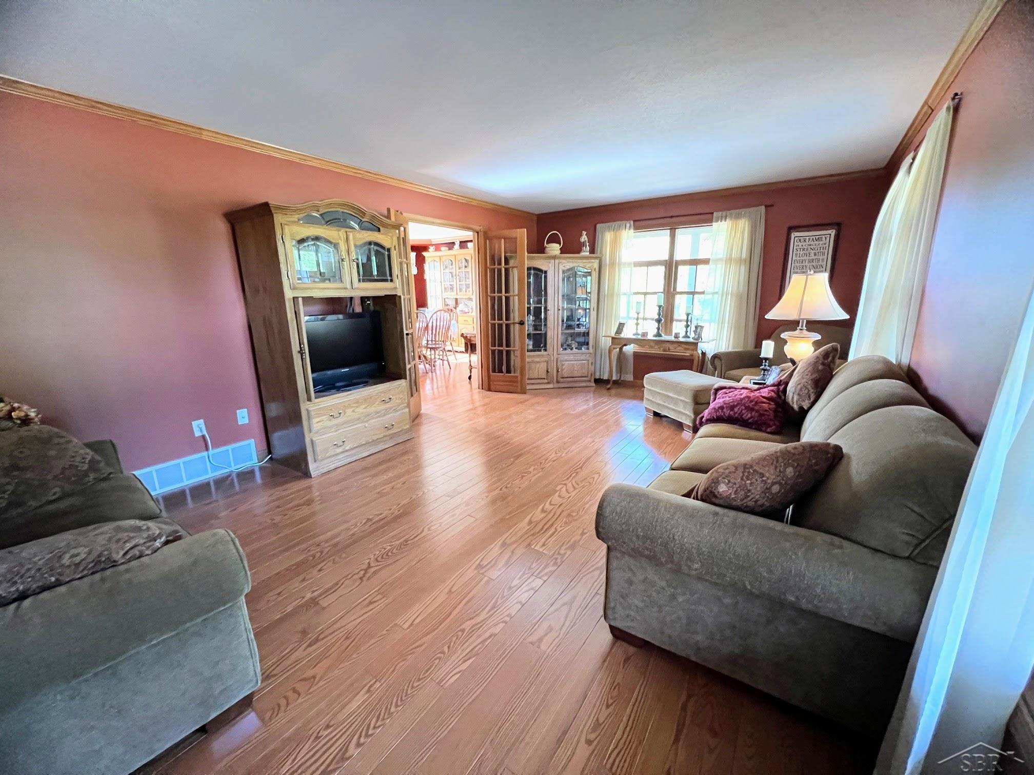 3841 Hackett Road Saginaw, MI 48603 - Photo 5 of 44 Living Room