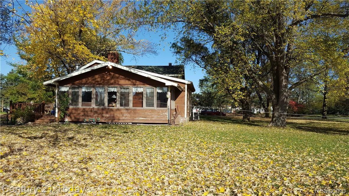 5285 Oakhill Road Clarkston, MI 48348 - Photo 3 of 17 20161105_115002.jpg