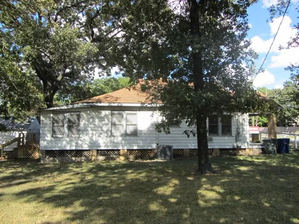 $1,750 | 3002 Montgomery Road, Huntsville, TX 77340