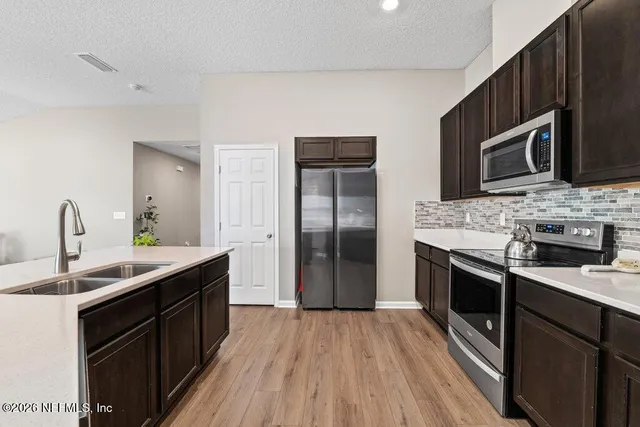 $379,000 | 1385 Panther Lk Parkway, Jacksonville, FL 32221