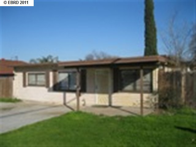 98 Inlet Drive Bay Point, CA 94565 - Photo 1 of 1 a front view of a house with a yard
