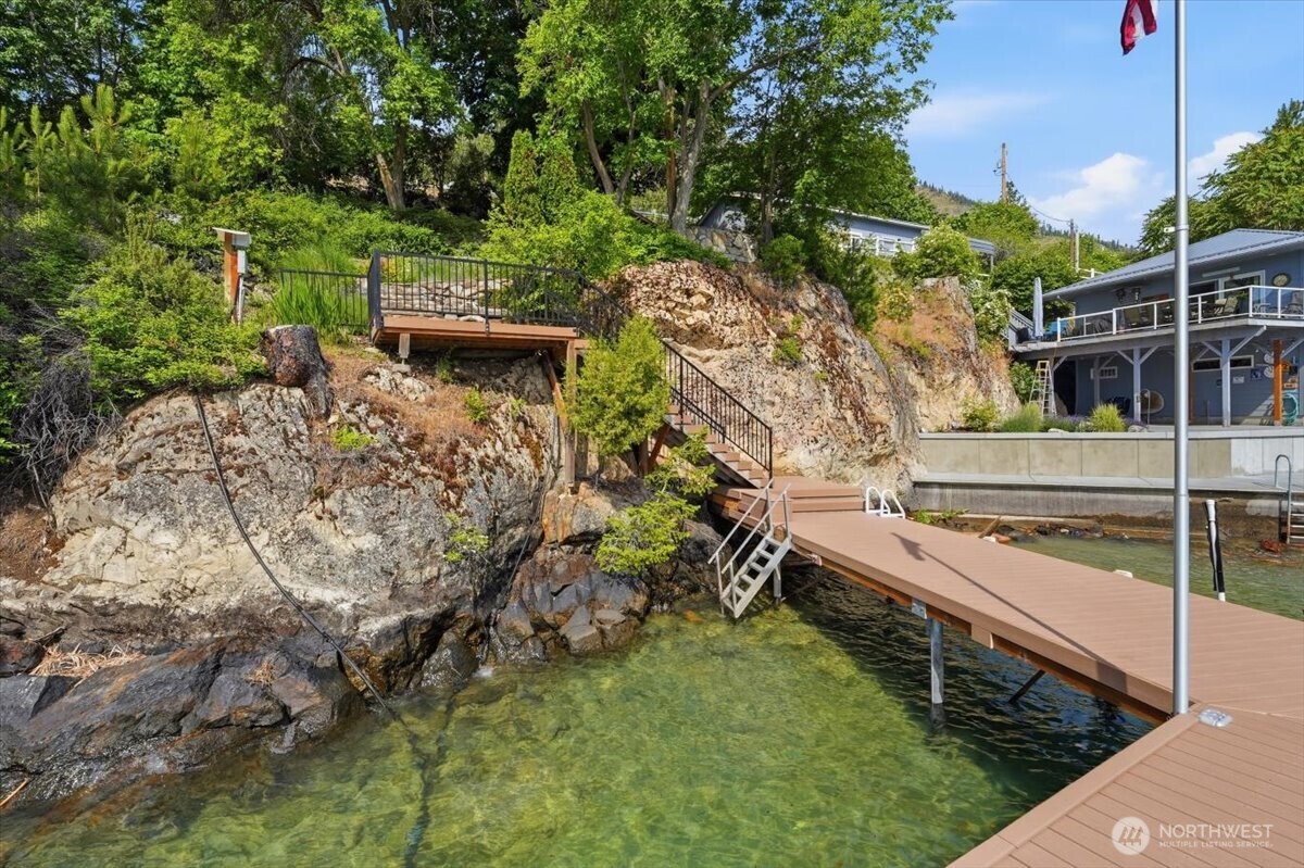 15137 South Lakeshore Road Chelan, WA 98816 - Photo 4 of 40