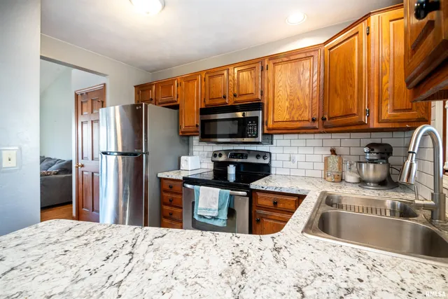 $242,900 | 1736 West Marlene Avenue, Peoria, IL 61614