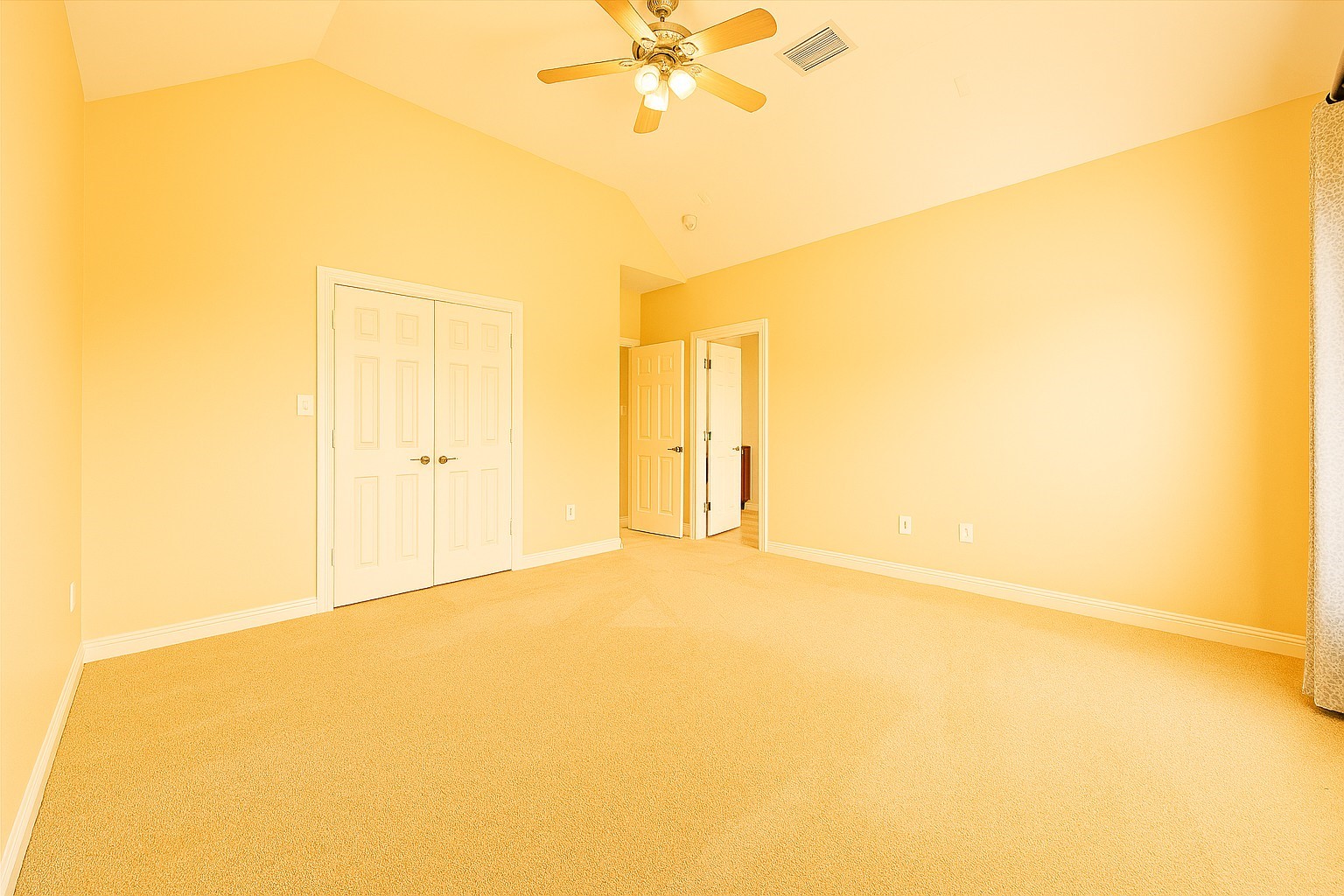2423 Ralph Street Houston, TX 77006 - Photo 19 of 32 a view of empty room with ceiling fan