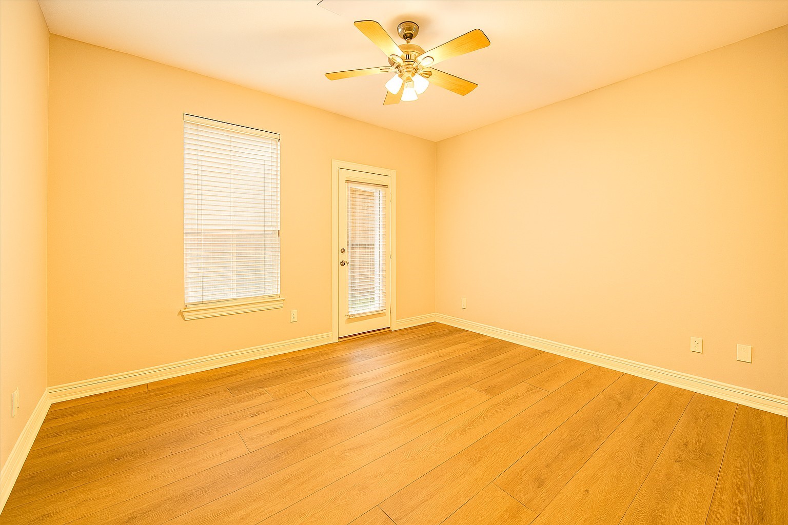2423 Ralph Street Houston, TX 77006 - Photo 21 of 32 a view of an empty room with a window