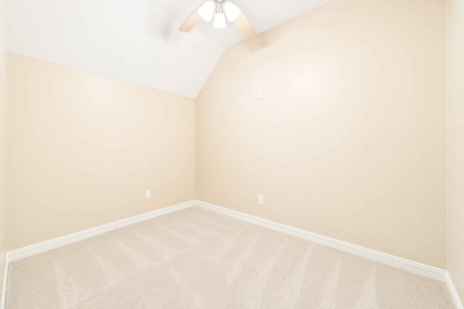 2423 Ralph Street Houston, TX 77006 - Photo 24 of 32 a view of an empty room