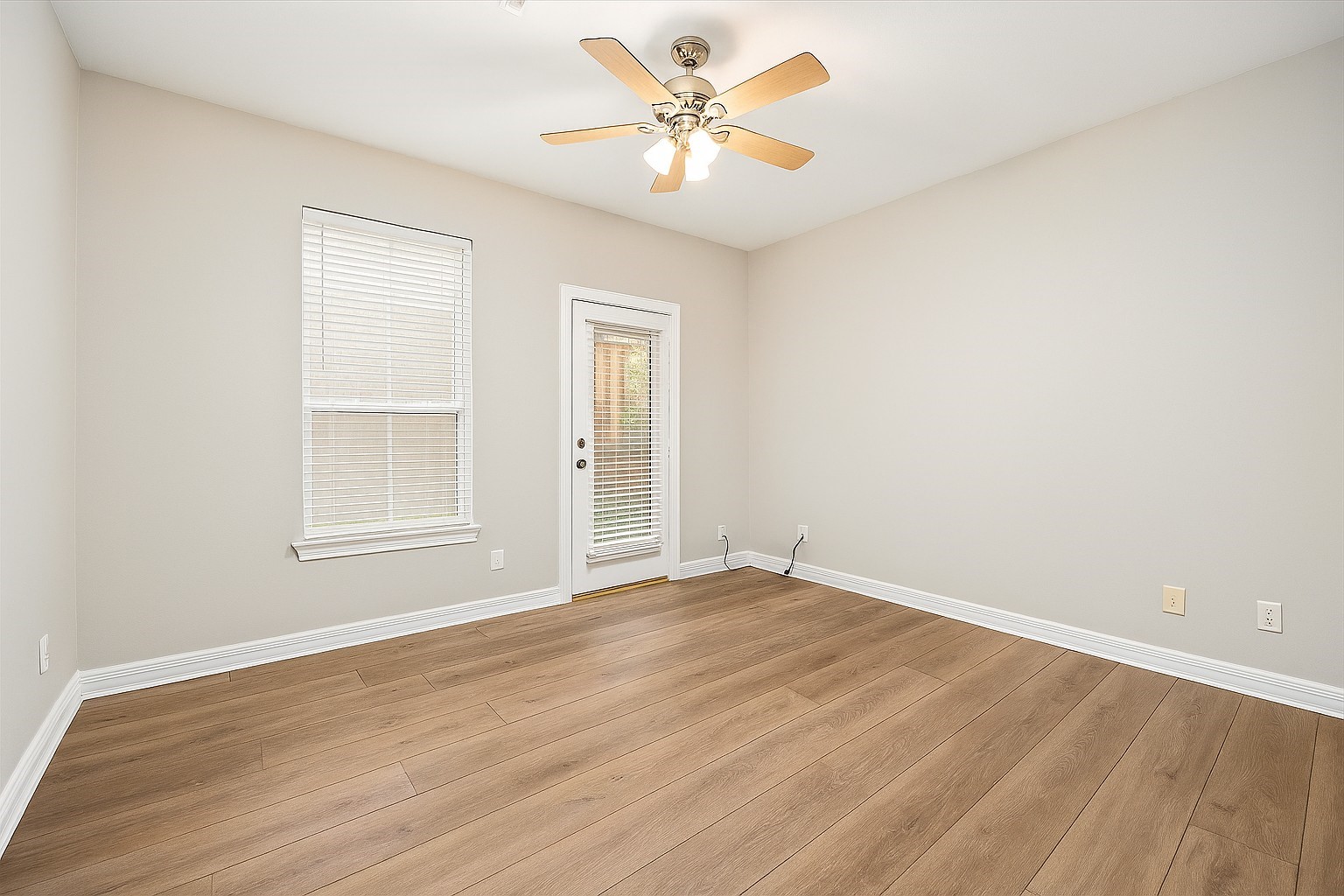 2423 Ralph Street Houston, TX 77006 - Photo 26 of 32 wooden floor in an empty room with a window