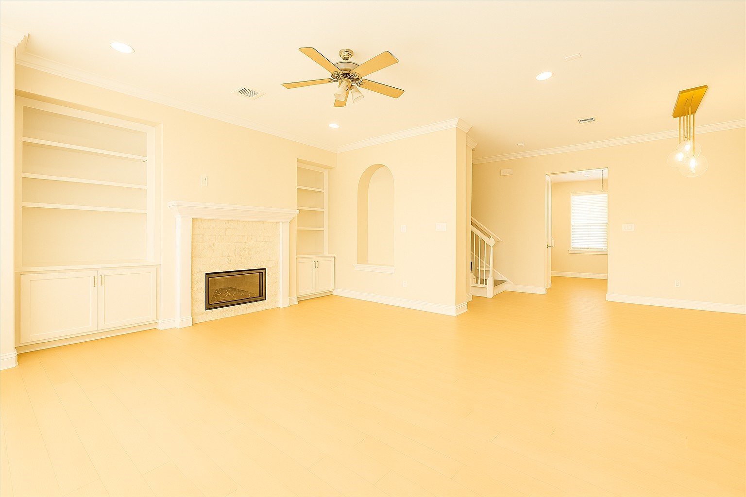2423 Ralph Street Houston, TX 77006 - Photo 10 of 32 a view of a livingroom with a pathway