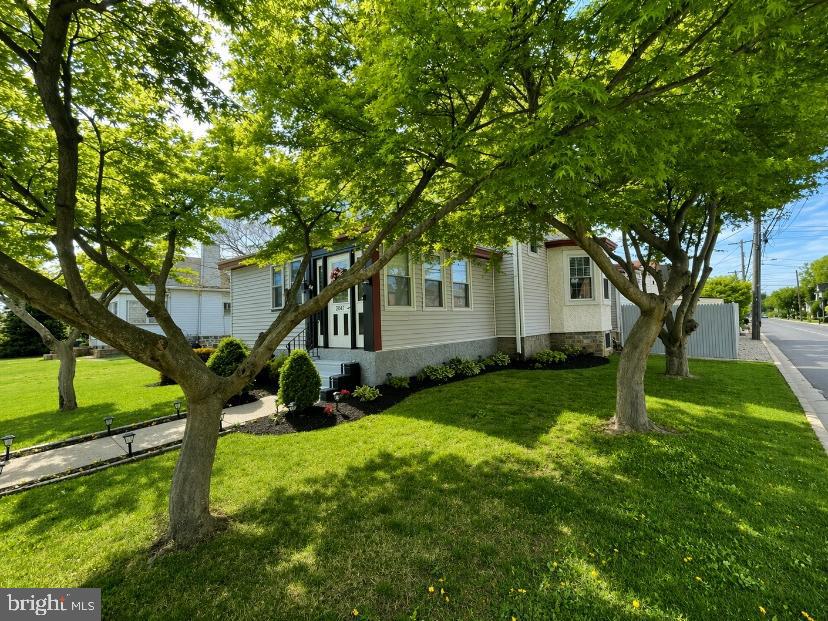2047 Walnut Street Holmes, PA 19043 - Photo 2 of 42