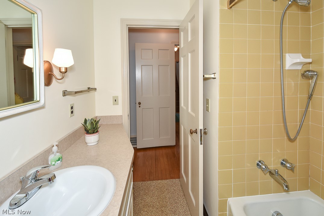 1122 Piermont Road Cleveland, OH 44121 - Photo 18 of 29