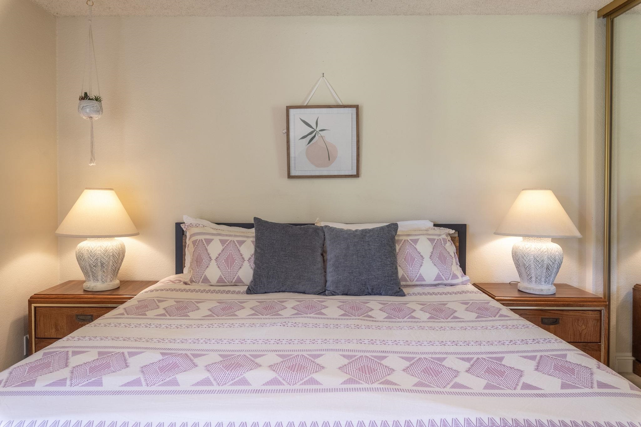 2881 South Kihei Road, Unit 59 Kihei, HI 96753 - Photo 15 of 37 a bedroom with a bed and a lamp