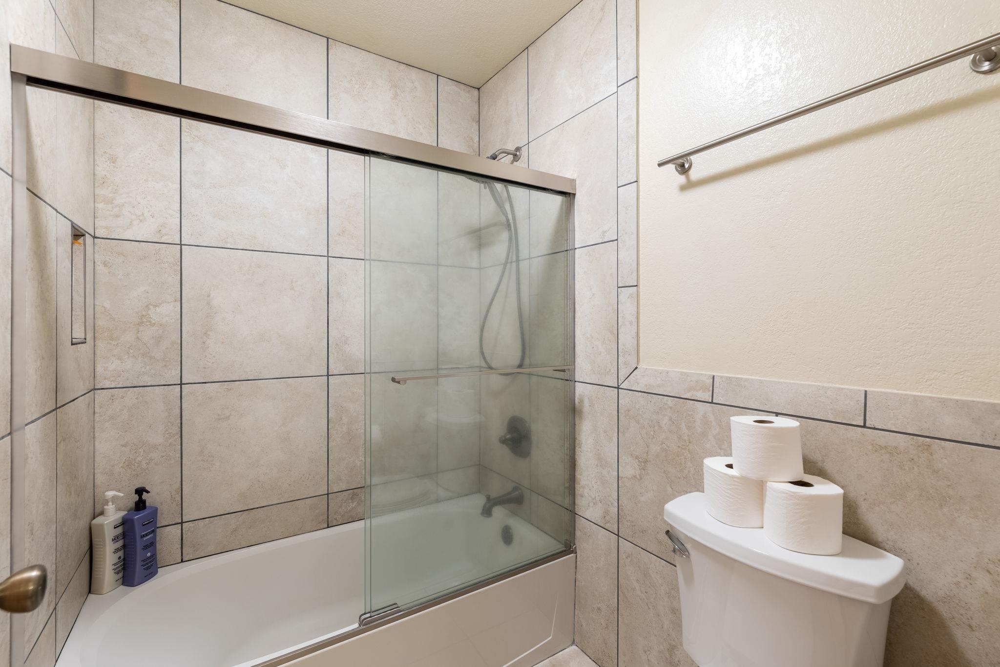 2881 South Kihei Road, Unit 59 Kihei, HI 96753 - Photo 21 of 37 a bathroom with a sink and a shower