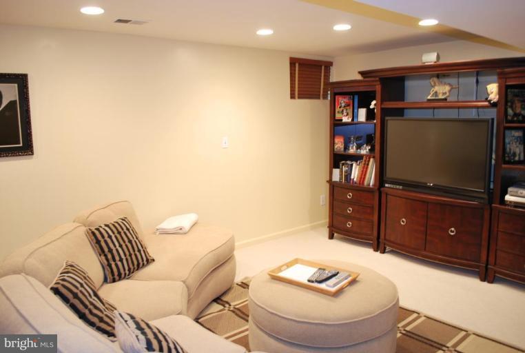 2083 Cobblestone Lane Reston, VA 20191 - Photo 14 of 30 Recreation Room