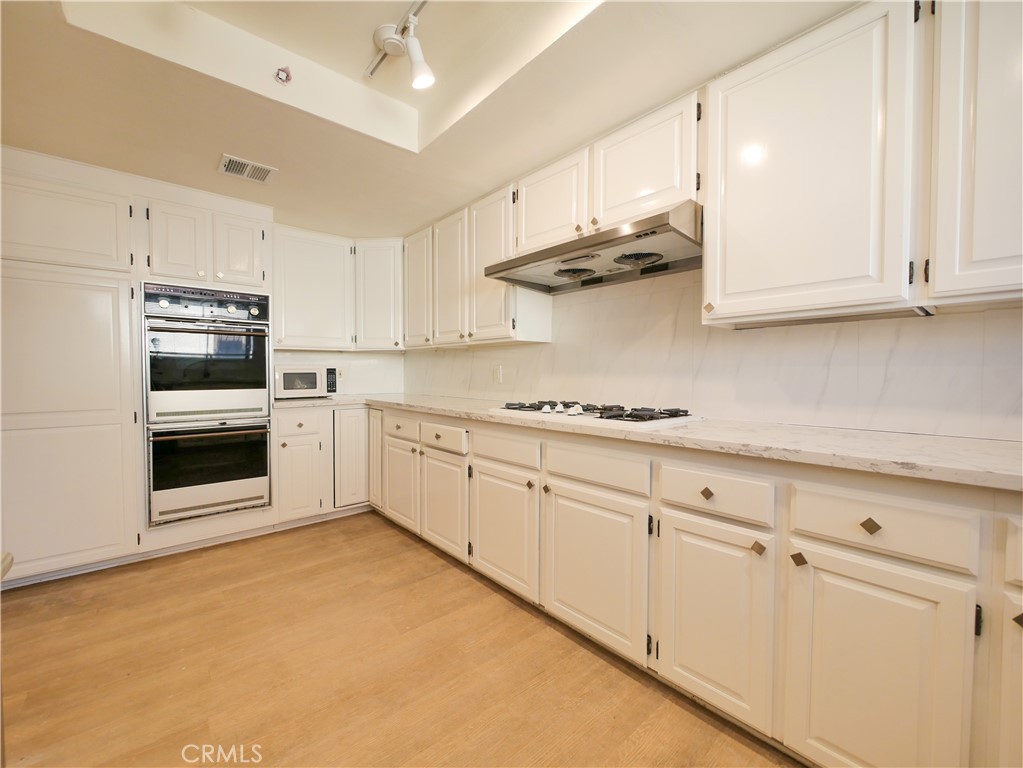 747 Fairview Avenue, Unit A Arcadia, CA 91007 - Photo 21 of 43 Spacious Kitchen