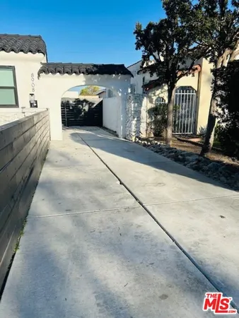 $4,000 | 8906 Harvard Boulevard, Los Angeles, CA 90047